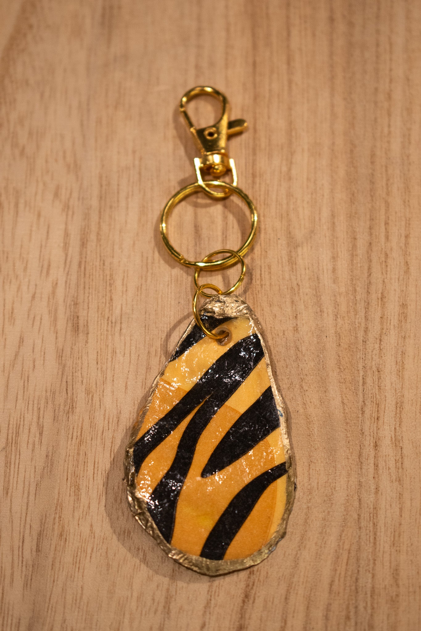 Oyster Shell Bag Charm (Tiger)