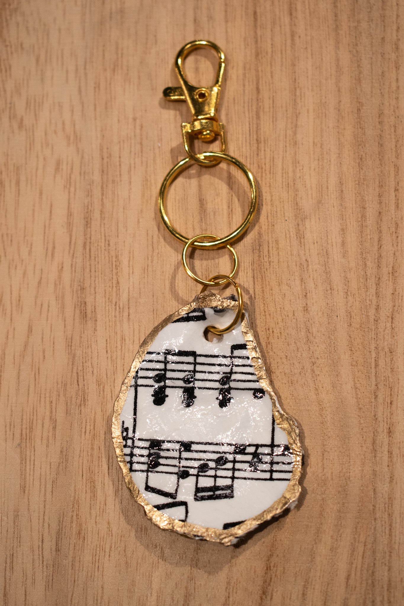 Oyster Shell Bag Charm (Music Notes)