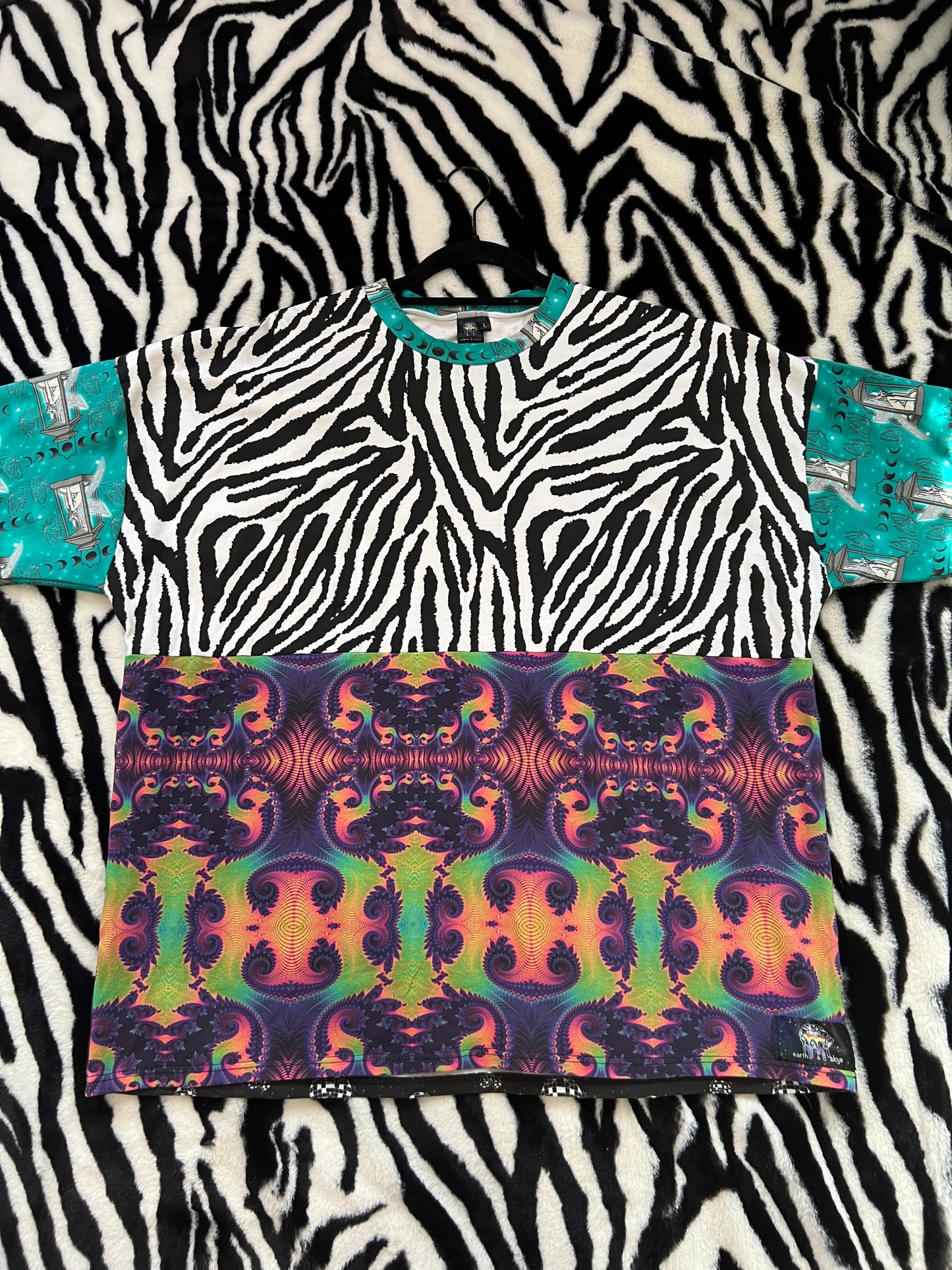 earth & skye splice tee