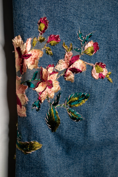 Embroidered Cropped Denim Pants | Medium