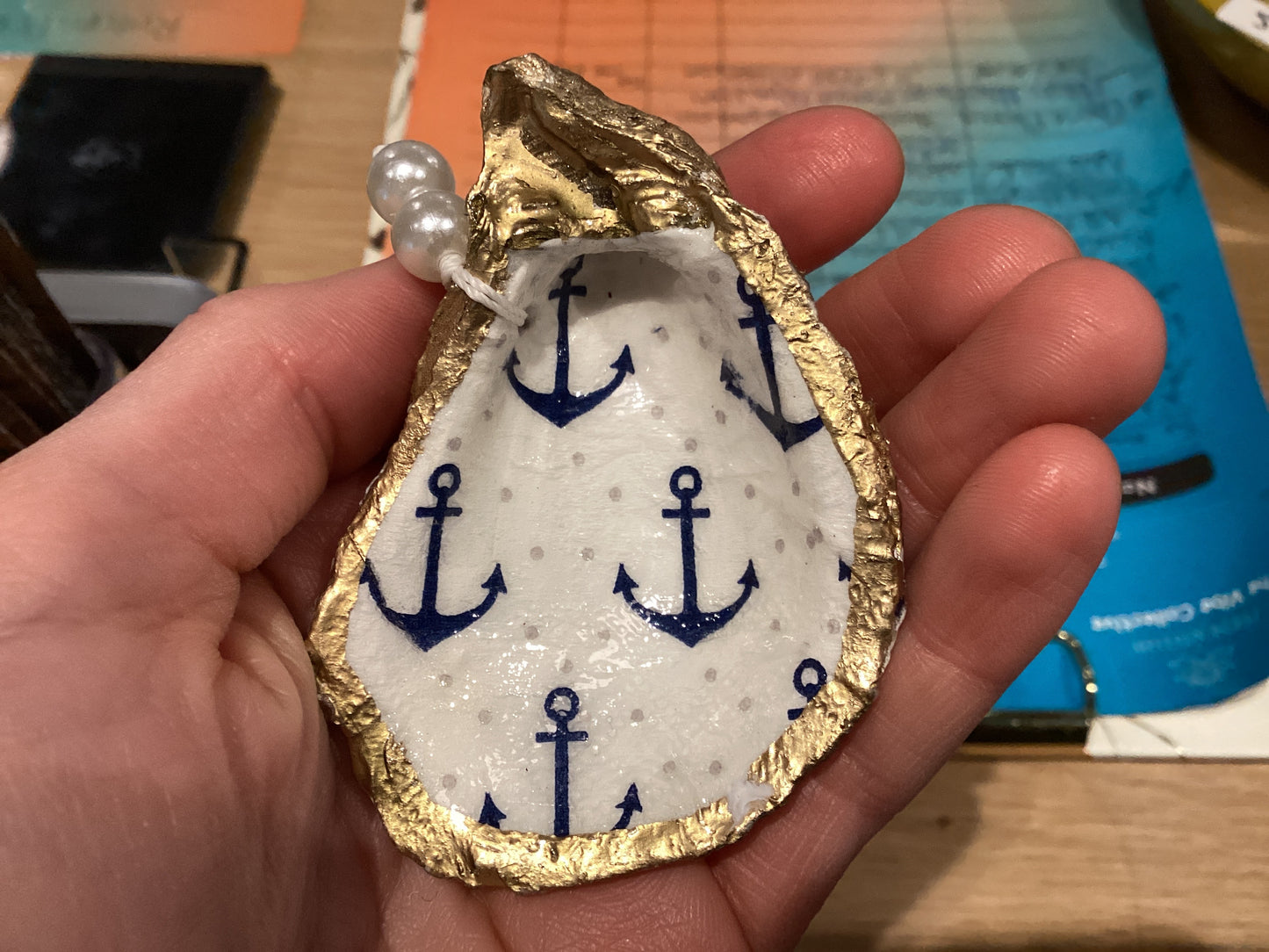 Anchor Oyster Shell Ornament (Gold)