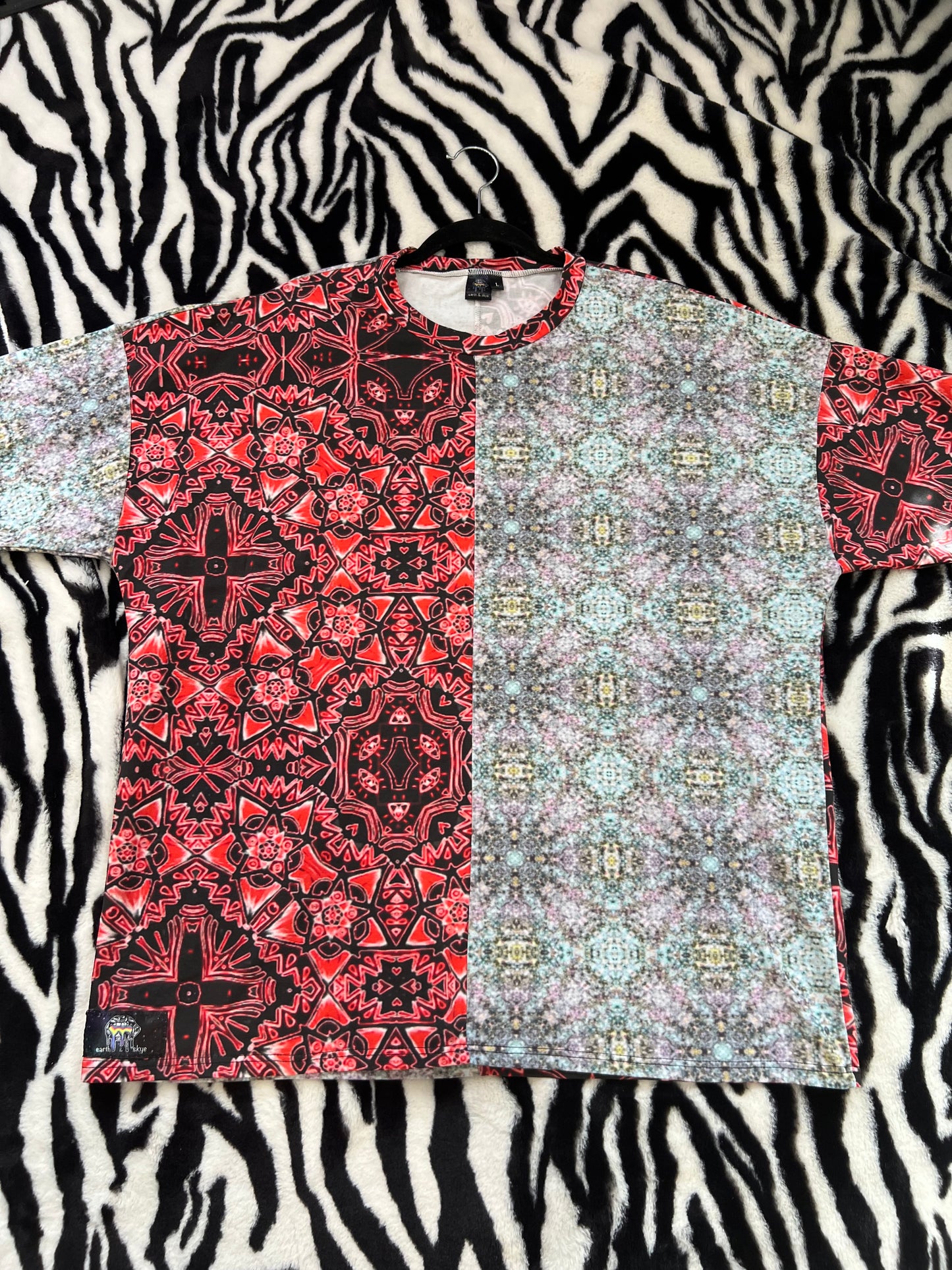 earth & skye split tee