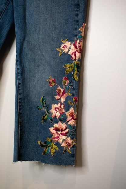 Embroidered Cropped Denim Pants | Medium