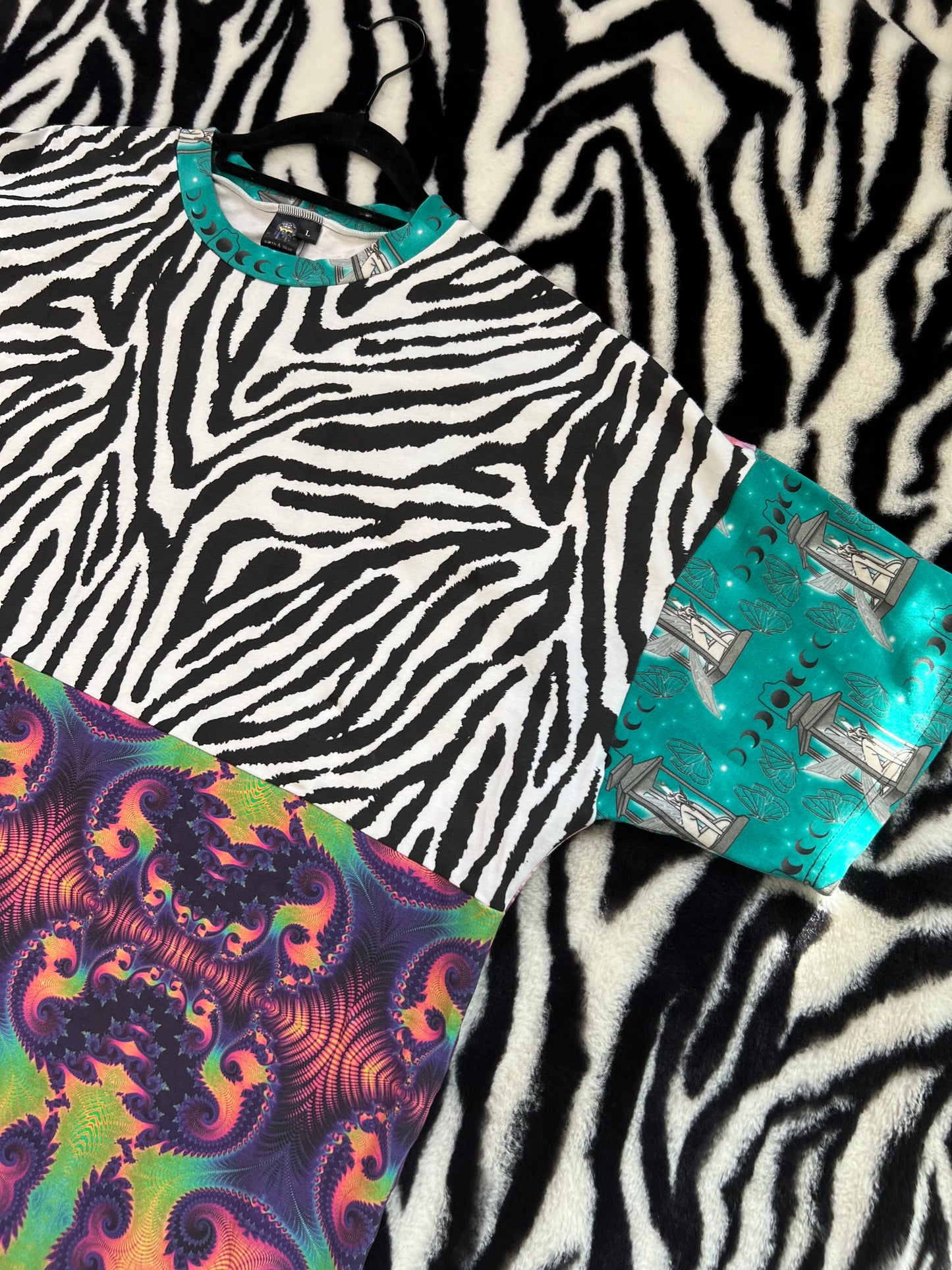 earth & skye splice tee