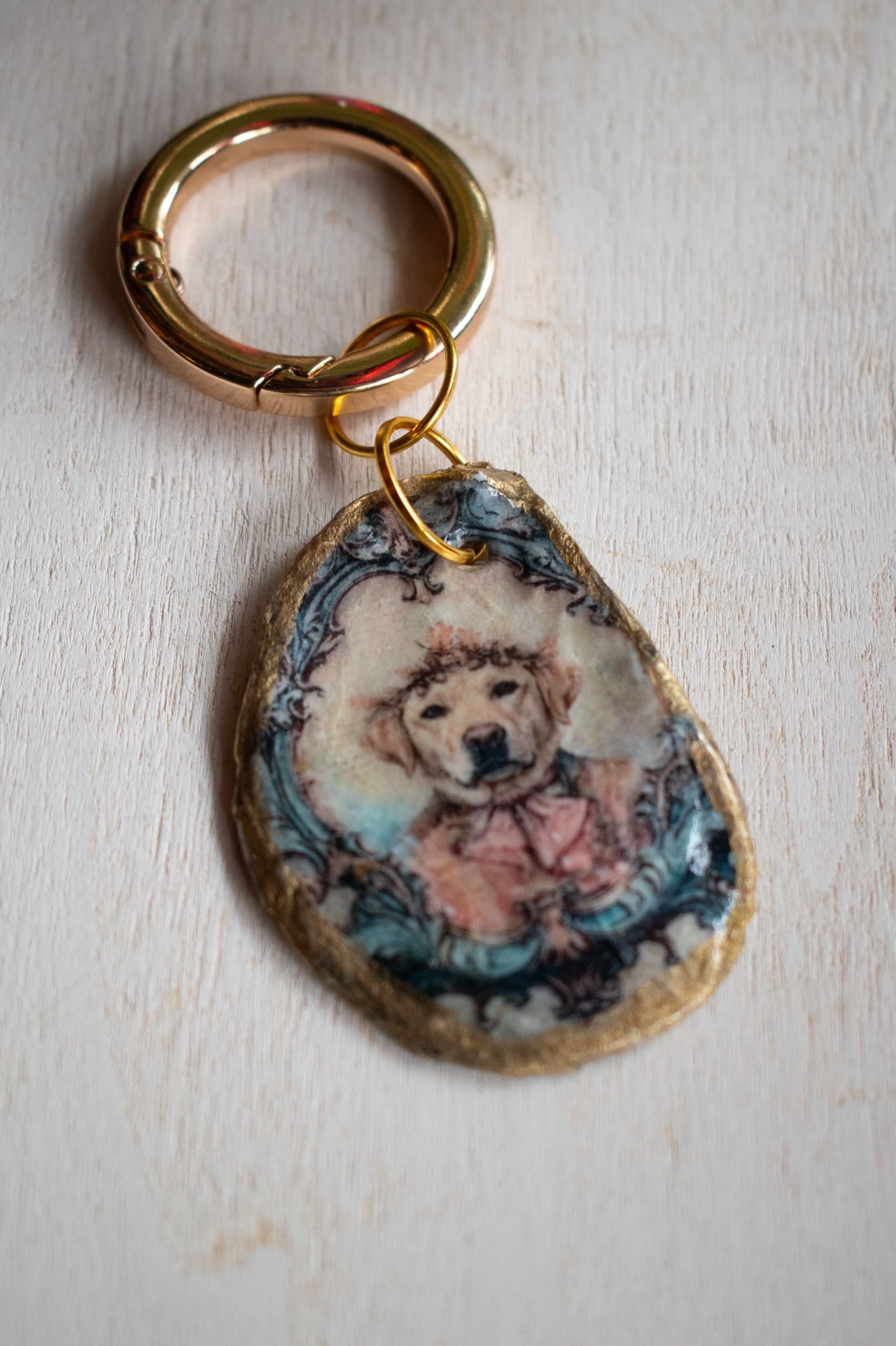 Oyster Shell Bag Charm (Dog)