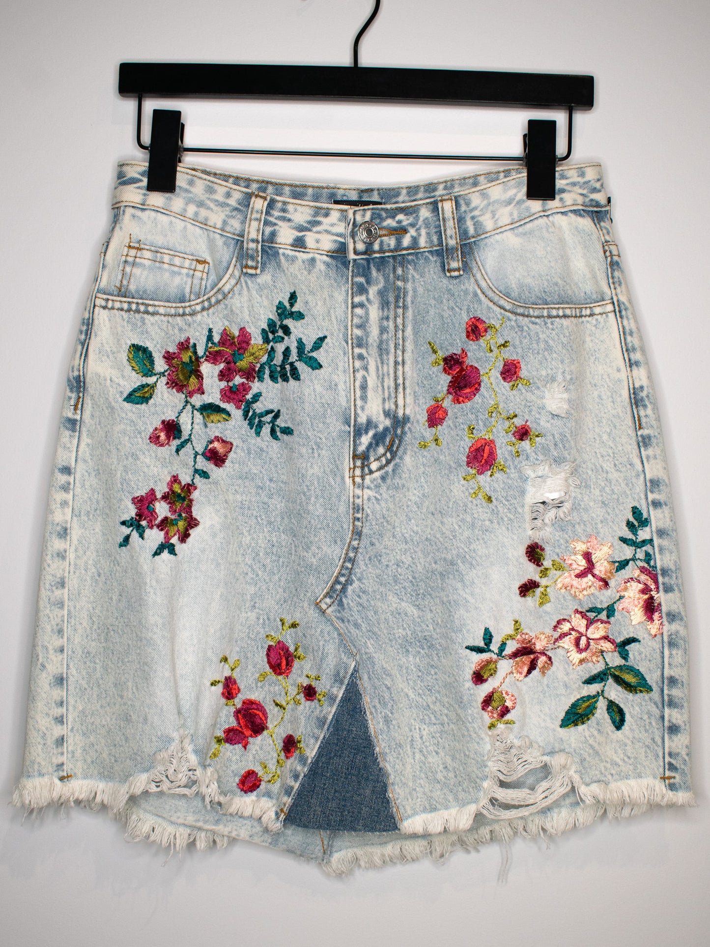 Light Wash Embroidered Skirt | Small