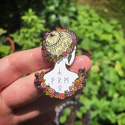 May queen pin