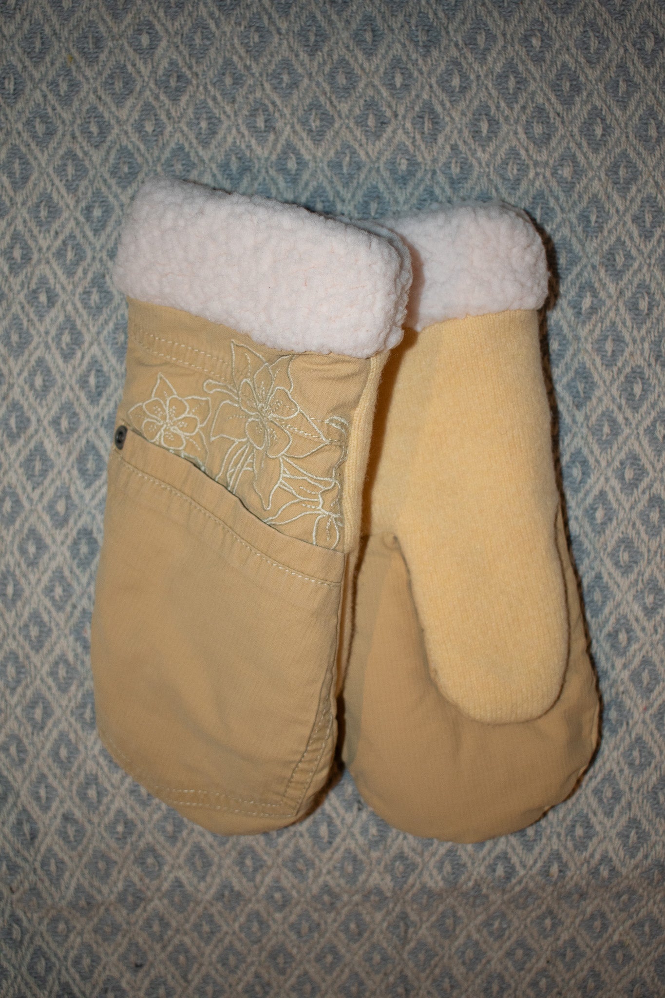 Flower Mellow Yellow Mittens